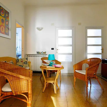 Welcome To Alma's House, Apartamento