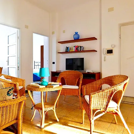Welcome To Alma's House, Apartmán Levanto