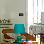 アパート Welcome To Alma's House, レヴァント